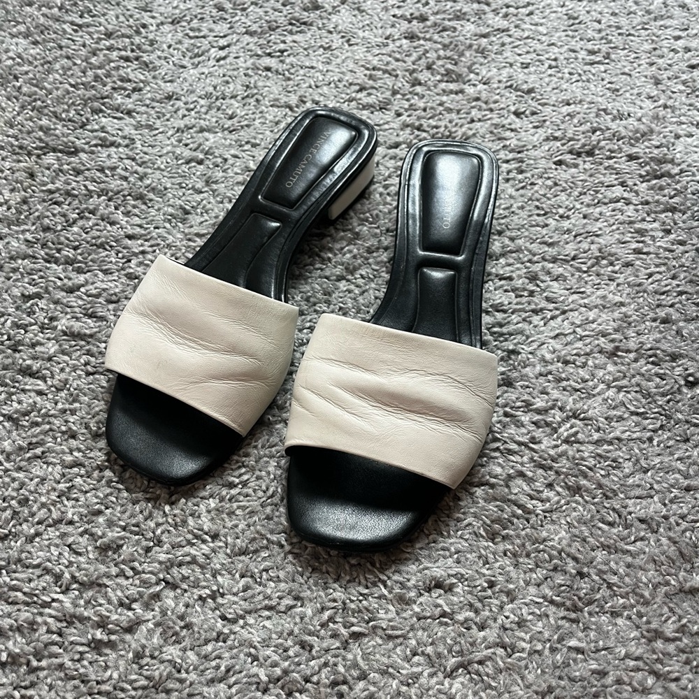 Vince Camuto Black and Cream Sandals